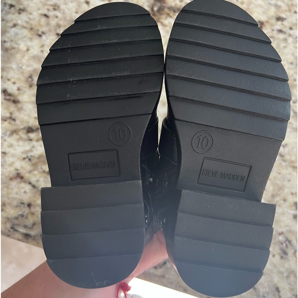 Kids' Halsi Crystal Stud Moto Boot In Black by Steve Madden size 10 brand new - Picture 6 of 9